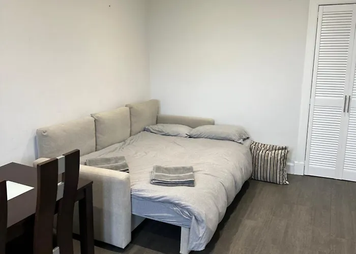 Beautiful Flat Close To City Centre